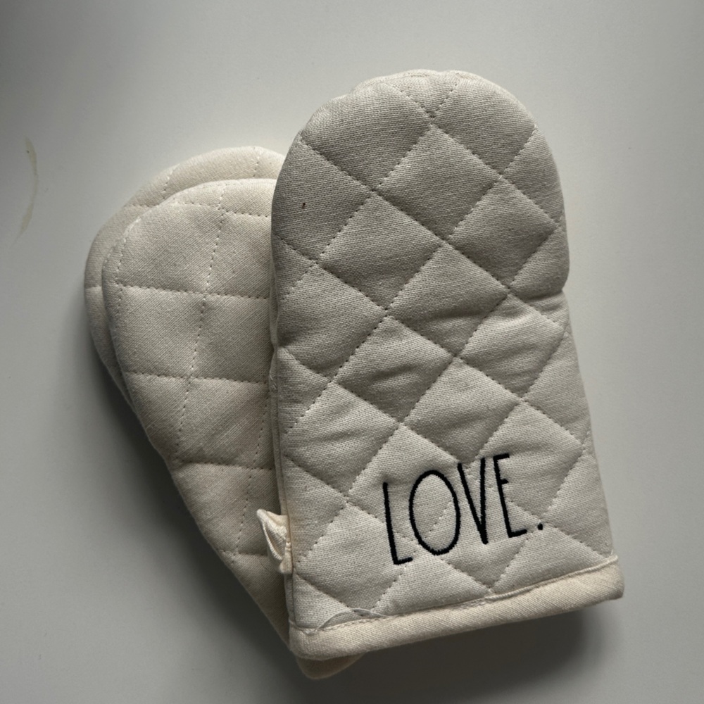 Rae Dunn Cream Quilted LOVE Mini Mitts